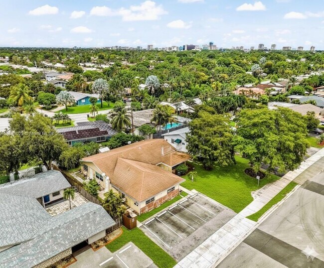 Foto del edificio - 1821 NE 56th St