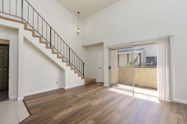 Building Photo - Spacious 2-Bedroom, 2.5-Bath Condo in Cano...