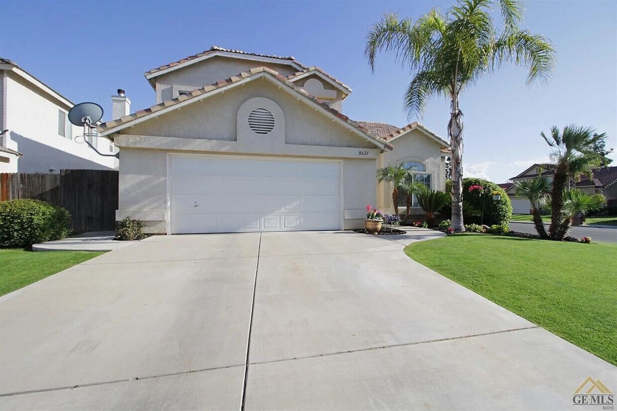 Primary Photo - Charming 4-Bedroom Home in the Riverlakes Community