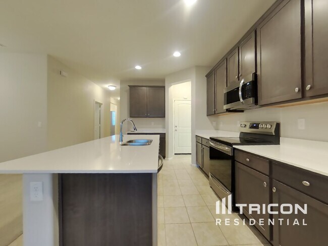 Building Photo - 17762 Via Luna Dr
