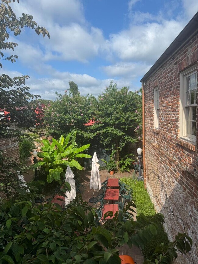 Foto del edificio - 404 N Sycamore St