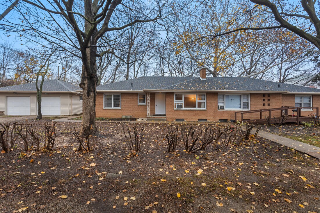 Primary Photo - 1320 Alms Dr