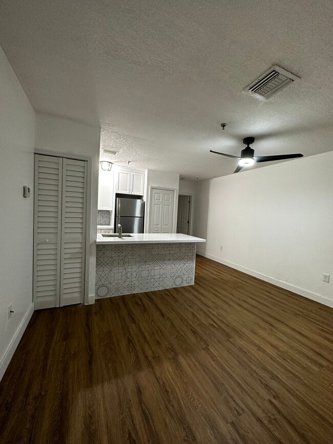 Building Photo - 2734 Bird Ave