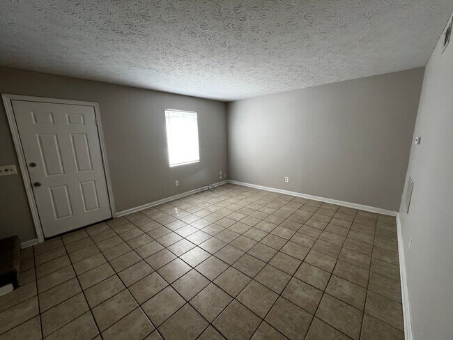 Foto del edificio - 2708 Greystone Ct