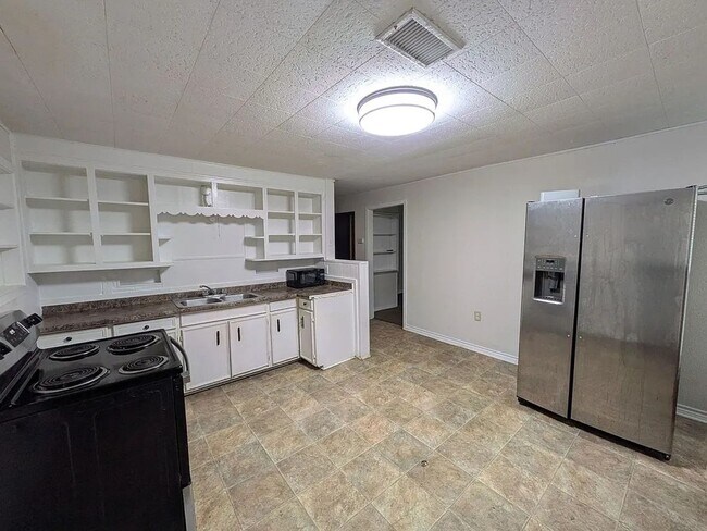 Foto del edificio - 5365 E Parkway Dr