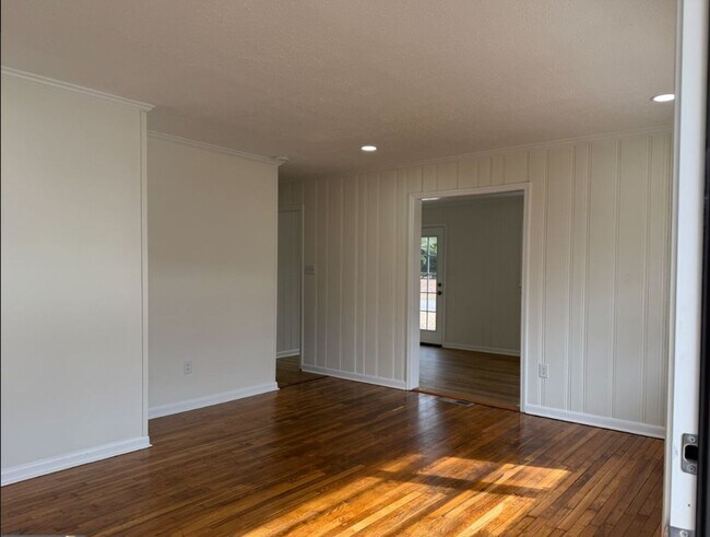 Building Photo - 1065 Nelson St