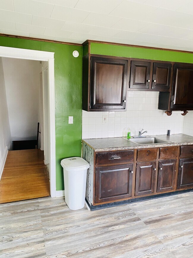 Building Photo - 324 Folcroft St