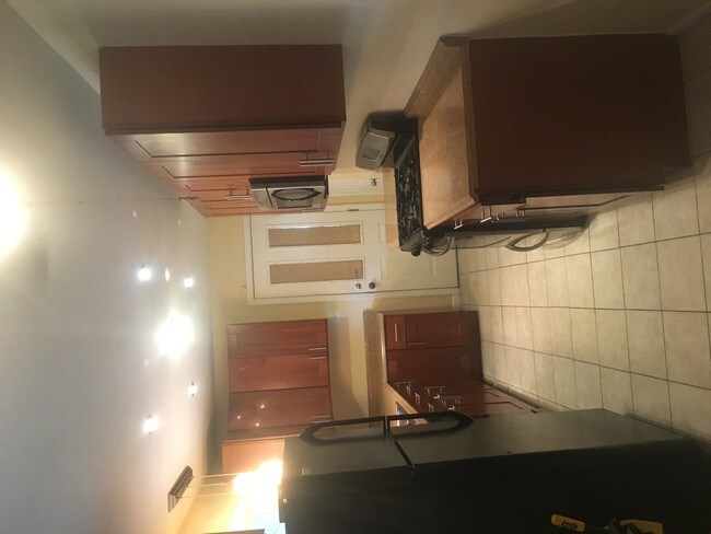 Building Photo - 2455 Hawthorne Manor Dr