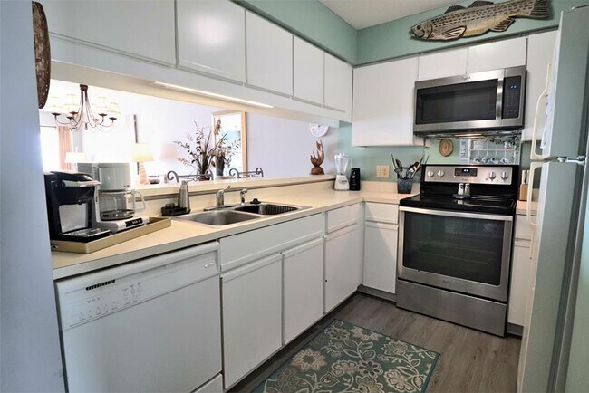 Foto del edificio - *Off Season Rental* Oceanfront *Queen's Gr...