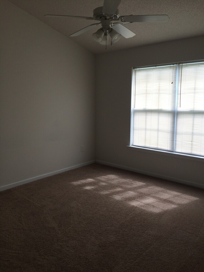 Building Photo - 3 Bed, 2 Bath for Rent in The Peninsula at...