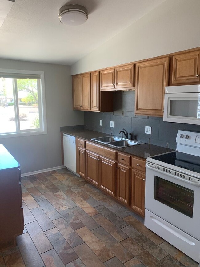 Building Photo - Adult Community - 1 Bed, 1 Bath in Sun City