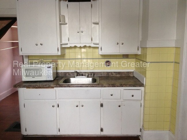 Building Photo - 1707 W Burnham St