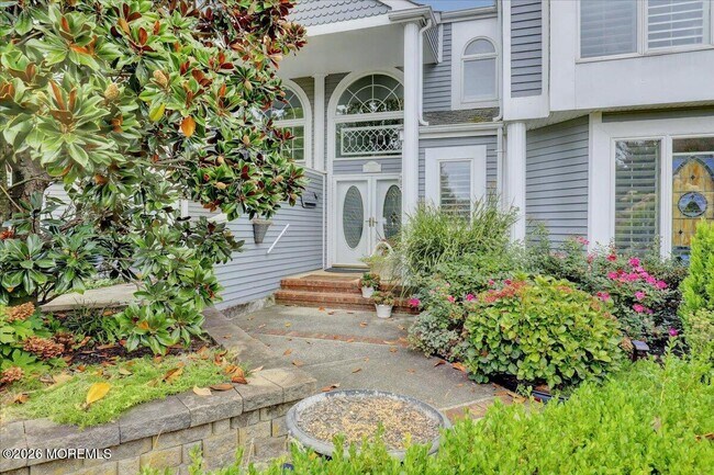 Foto del edificio - 328 E Main St