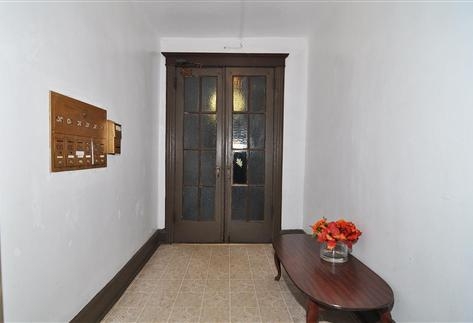 Lobby Photo - 129 W 54th St