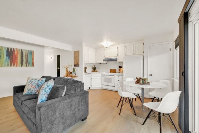 Building Photo - Darling Fully Furnished Condo Bathed in Natural Light