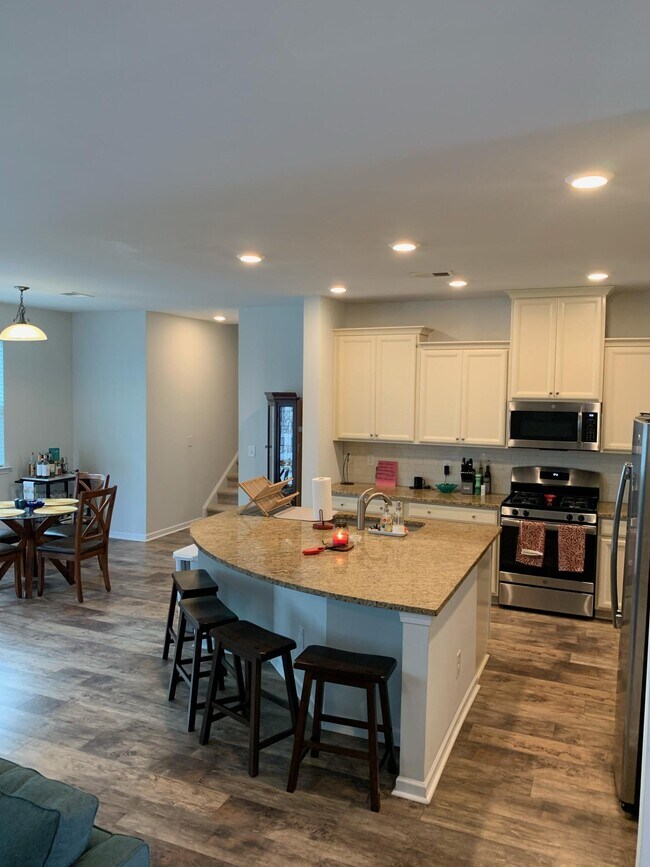 Foto del edificio - 214 Witch Hazel St