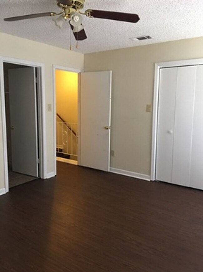 Building Photo - Renovated two bedroom available. Waiting f...