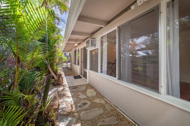 Building Photo - 946 Holoholo St. (1 BR)
