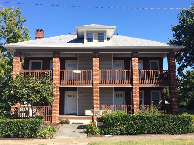 Building Photo - 818 Lamont St