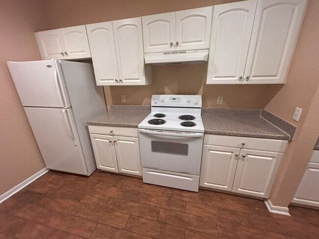 Building Photo - Beautiful Condo in the heart of Downtown O...