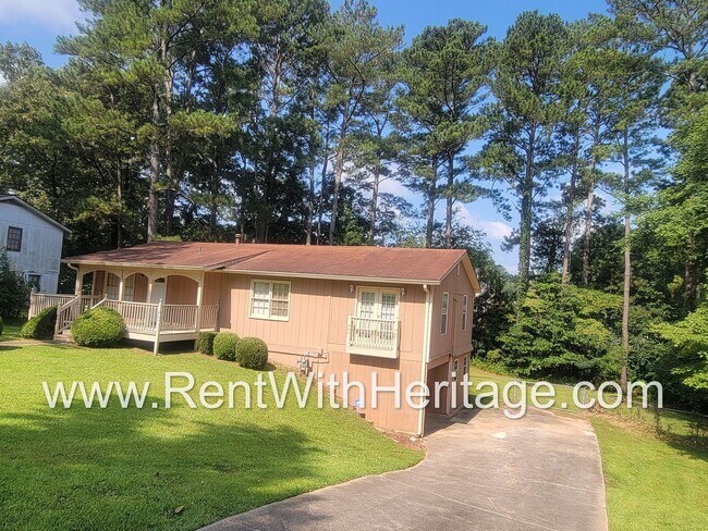 Building Photo - GREAT HOME / 3 BEDROOMS AND BONUS ROOM / GREAT LOCATION /  PRIVATE FENCED YARD