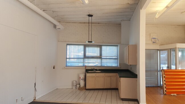 Foto del edificio - 7001 W Higgins Ave