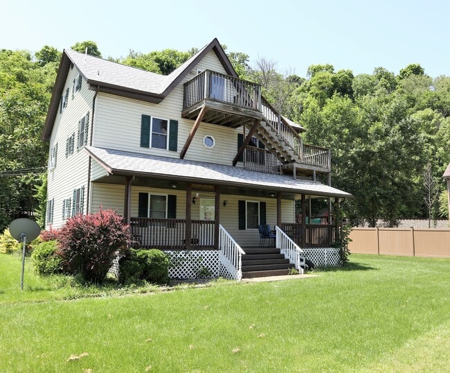 Building Photo - 117 Short St