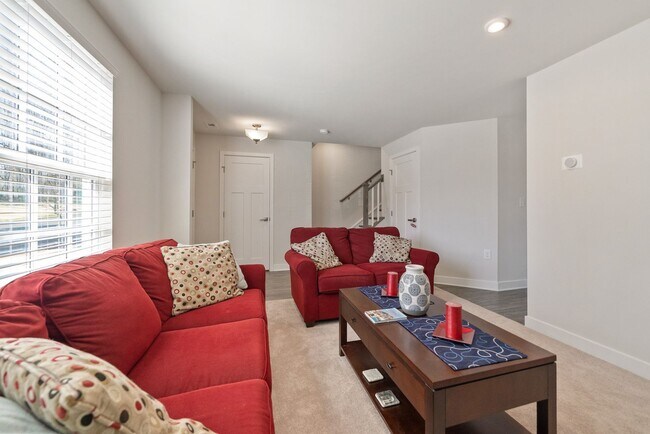 Building Photo - Available mid-July! Gorgeous townhome in 7...