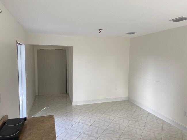 Foto del edificio - 20500 NW 33rd Ave