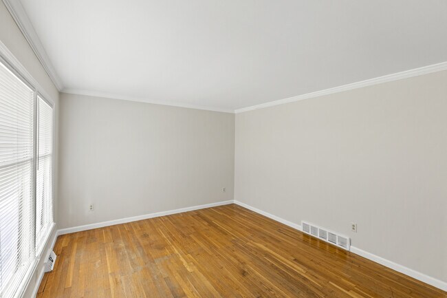 Foto del edificio - 619 Cromwell Way