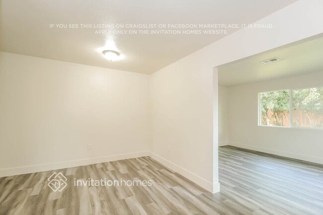Foto del edificio - 3014 La Rue Way