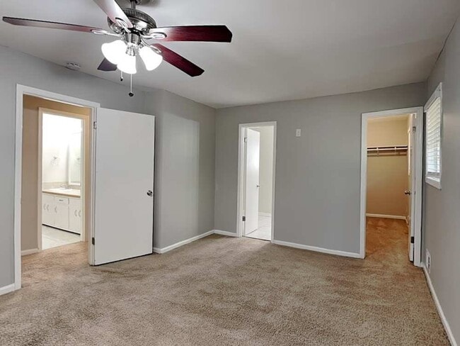Building Photo - 2818 Rainforest Dr