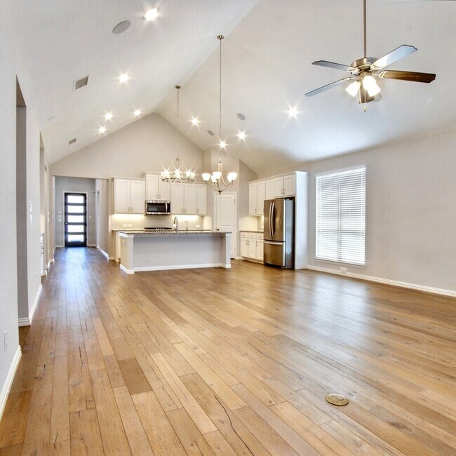 Building Photo - 13607 Fieldcrest Rd