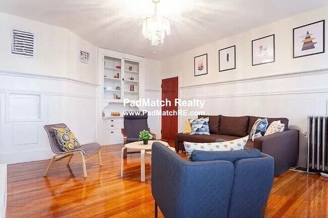 Foto del edificio - 1247 Beacon St