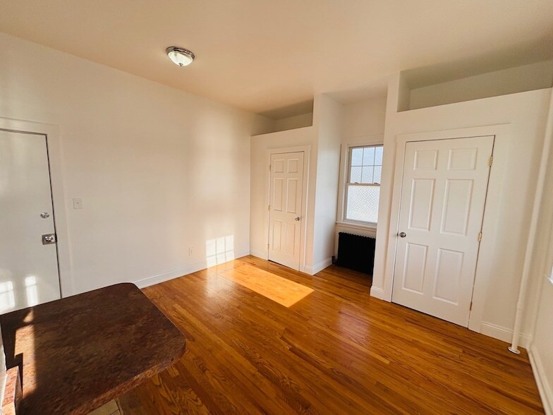 Photo - 420 Littleworth Lane Unit