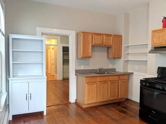 Building Photo - 18 Park Ave