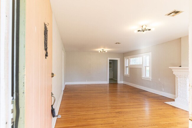 Foto del edificio - Charming 3-Bedroom Home in the Heart of Ok...