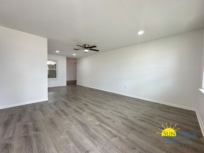 Building Photo - Updated 4 Bedroom Home in Fort Walton Beach-Cul-de-sac!