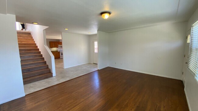 Building Photo - Huge 6BD/3BA on 63rd! (Lease out, pending ...