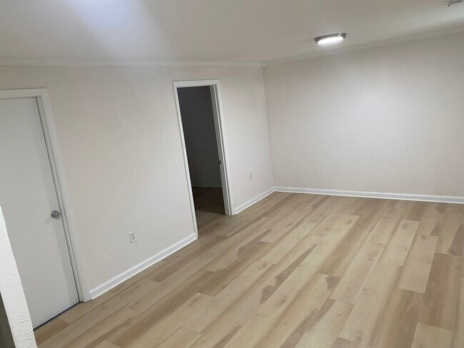Foto del edificio - 7604 McNamara Dr