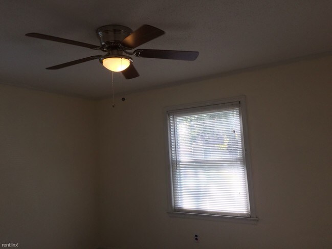 Foto del edificio - 2416 Greeley Ave