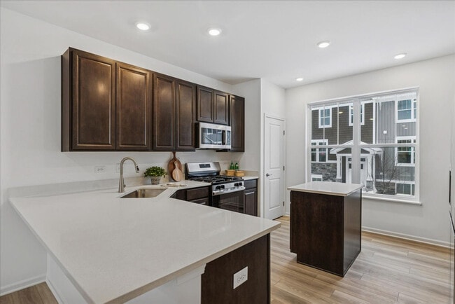 Foto del edificio - 406 Red Oak Cir