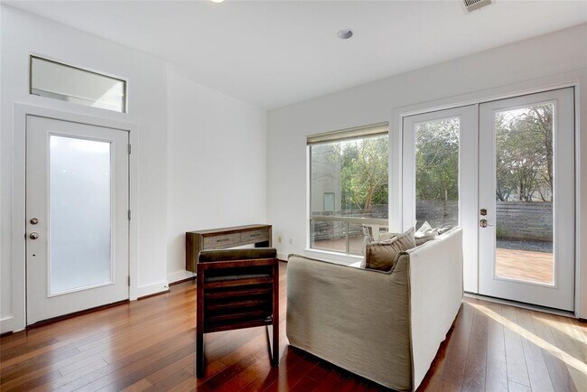 Foto del edificio - 2205 Thornton Rd