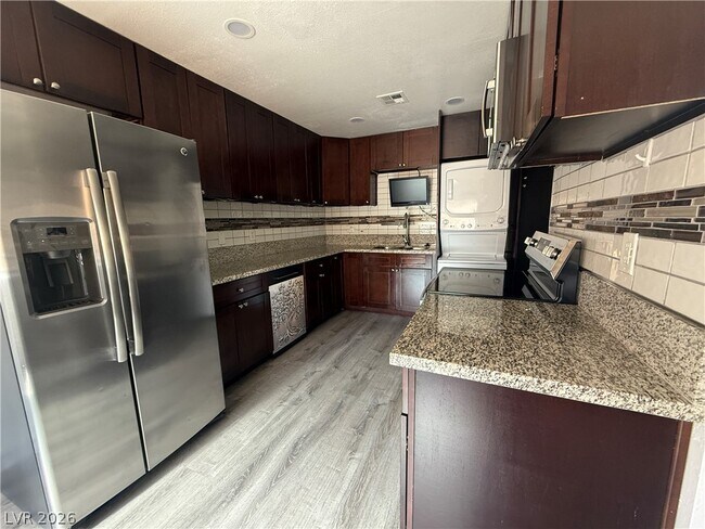 Foto del edificio - 6208 Ilanos Ln