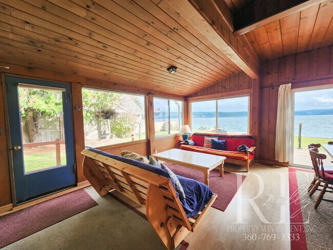 Photo - Seasonal Escape on Serene No-Bank Waterfro... House