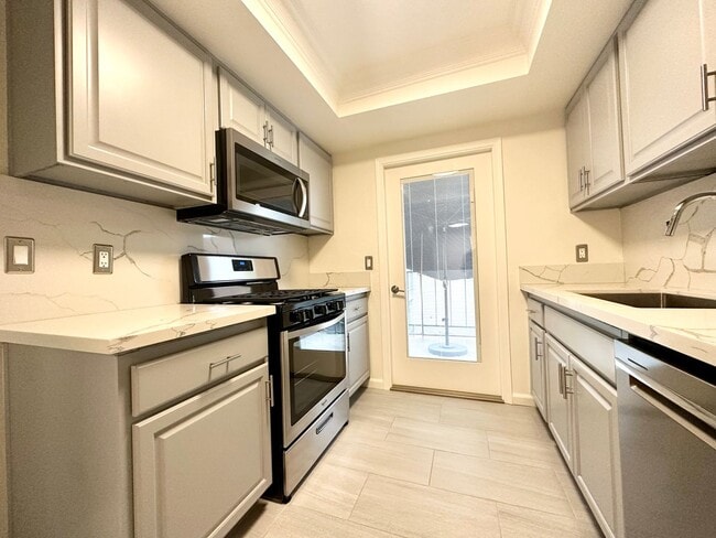 Building Photo - AVAILABLE NOW! 2 Bedroom 2 Bath UPDATED Co...
