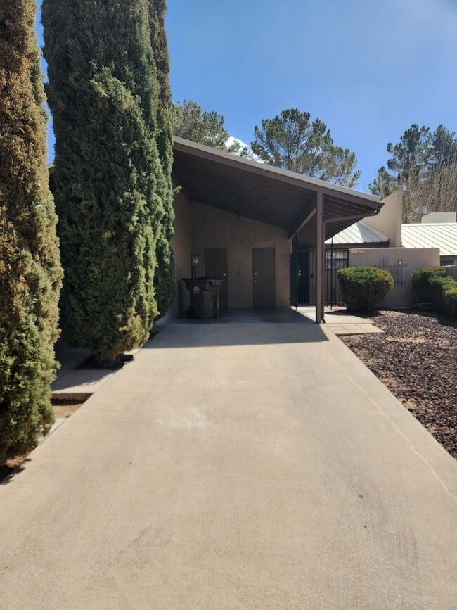 Foto del edificio - 3224 Hillrise Dr