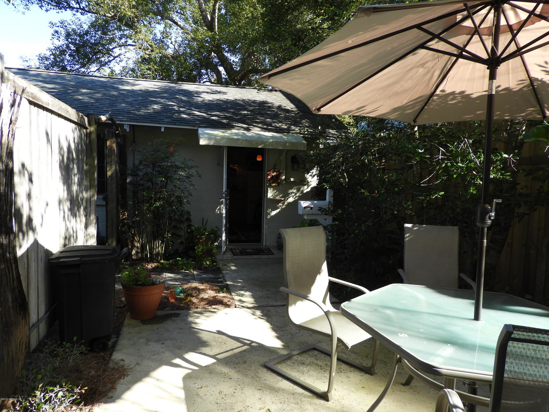 Primary Photo - 4258 Beverly Ave