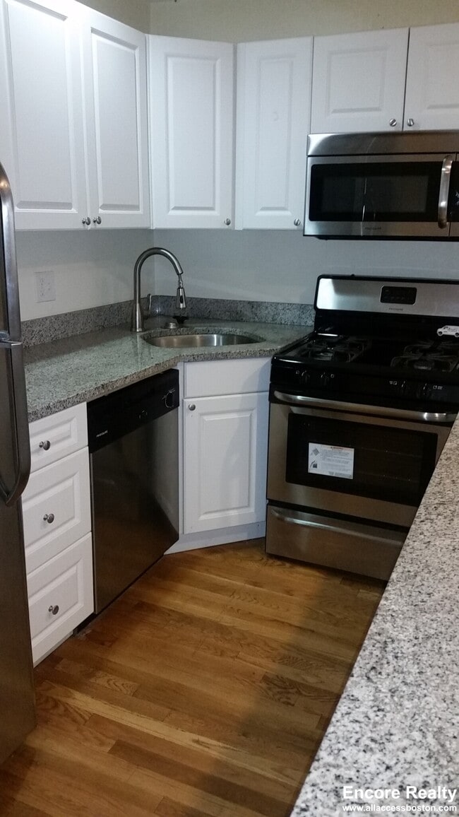 Building Photo - 56 Egmont St