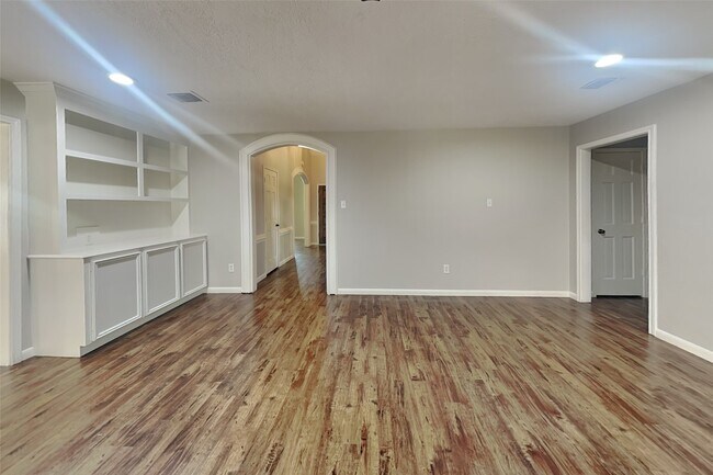 Foto del edificio - 16915 Misty Creek Dr